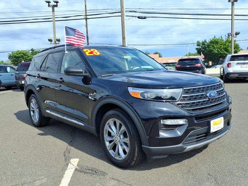 Certified 2023 Ford Explorer XLT w/ Equipment Group 202A AWD/4WD image 1