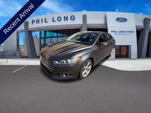 Used 2016 Ford Fusion SE w/ Equipment Group 201A FWD image 1