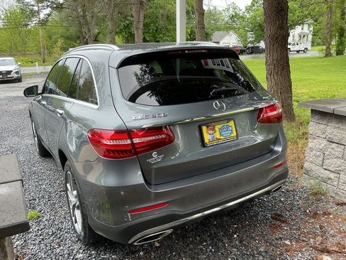 Used 2019 Mercedes-Benz GLC 300 4MATIC image 3