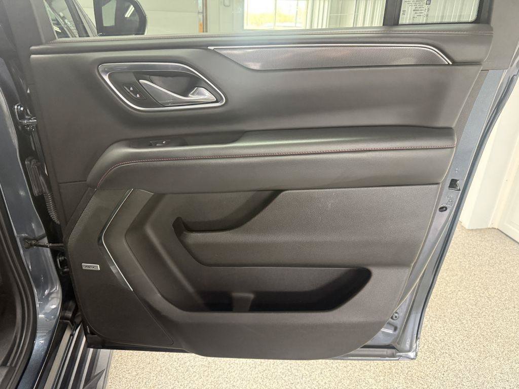 Used 2021 Chevrolet Suburban RST AWD/4WD image 35