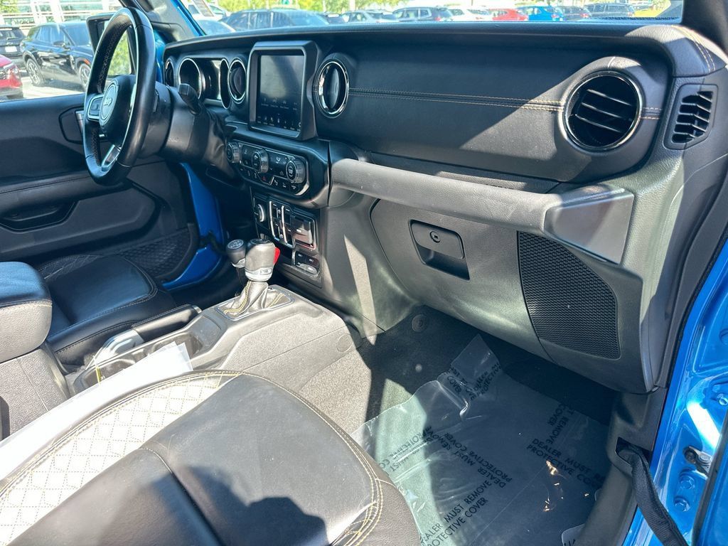 Used 2022 Jeep Wrangler Unlimited Sahara AWD/4WD image 28