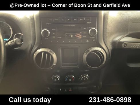 Used 2016 Jeep Wrangler Unlimited Sport w/ Mopar Black Appearance Group AWD/4WD image 19