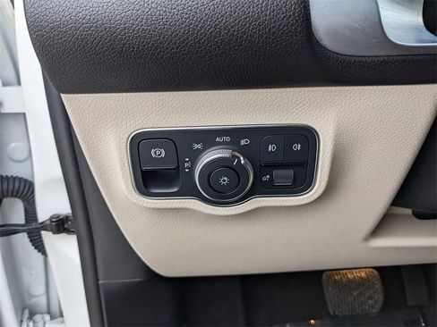 Used 2022 Mercedes-Benz GLB 250 image 31