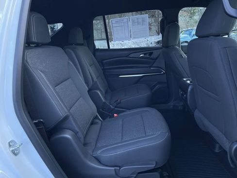 Used 2025 Chevrolet Traverse LT image 27