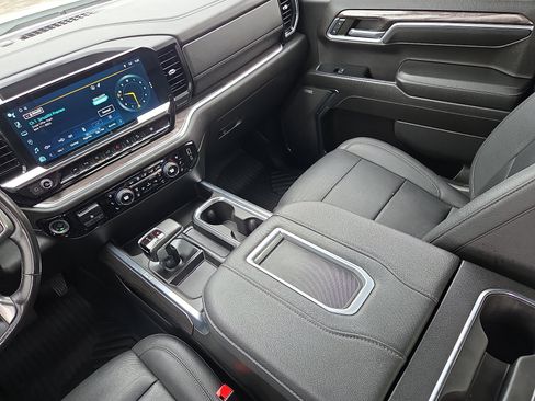 Used 2022 Chevrolet Silverado 1500 LTZ AWD/4WD image 12