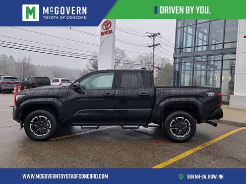Used 2025 Toyota Tacoma TRD Sport AWD/4WD image 2