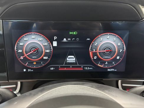 Certified 2024 Hyundai Elantra Limited FWD image 9
