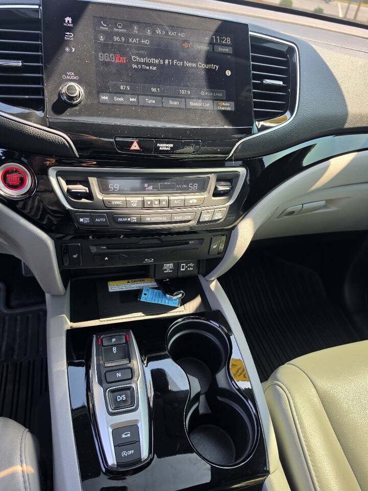 Used 2020 Honda Pilot Touring image 23