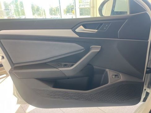 New 2026 Volkswagen Jetta SE FWD image 6