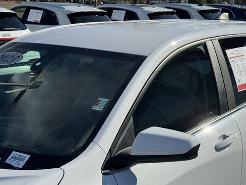 Used 2023 Chevrolet Equinox LT w/ Driver Convenience Package image 9