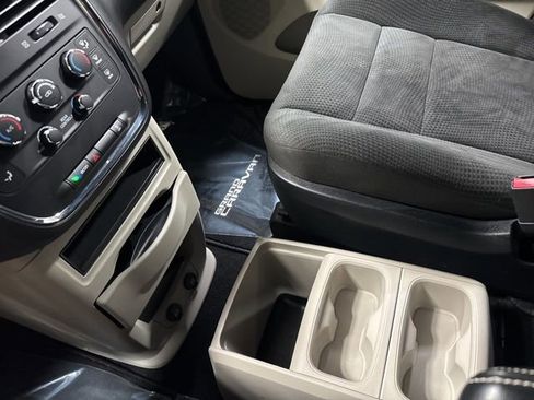 Used 2016 Dodge Grand Caravan SE FWD image 21