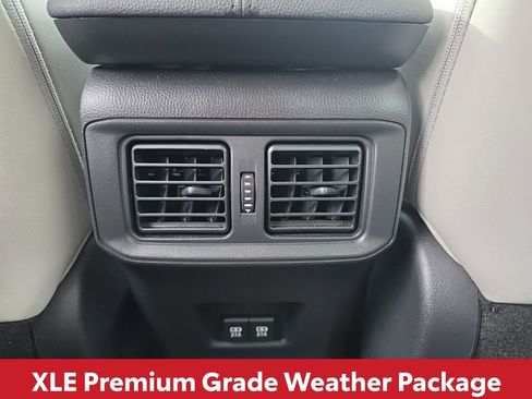 Used 2021 Toyota RAV4 XLE Premium image 20