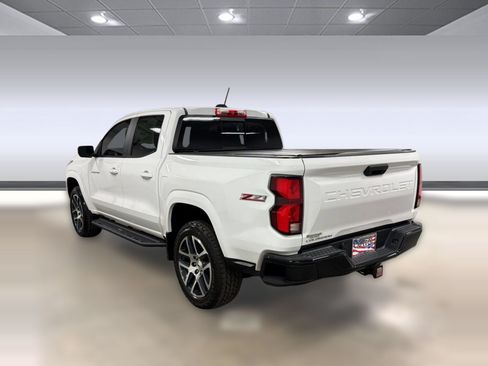 Used 2023 Chevrolet Colorado Z71 w/ Z71 Convenience Package 2 AWD/4WD image 3
