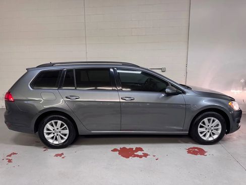 Used 2016 Volkswagen Golf S FWD image 2