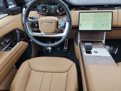 New 2025 Land Rover Range Rover SE image 4