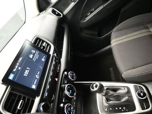 Used 2022 Hyundai Venue SEL FWD image 18