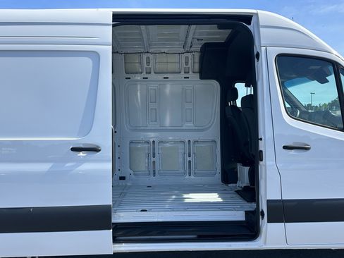 Used 2024 Mercedes-Benz Sprinter 2500 w/ Acoustic Package image 15