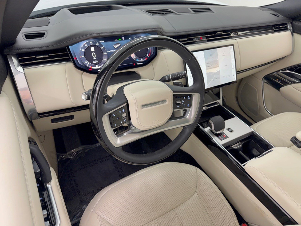 Used 2025 Land Rover Range Rover SE AWD/4WD image 4