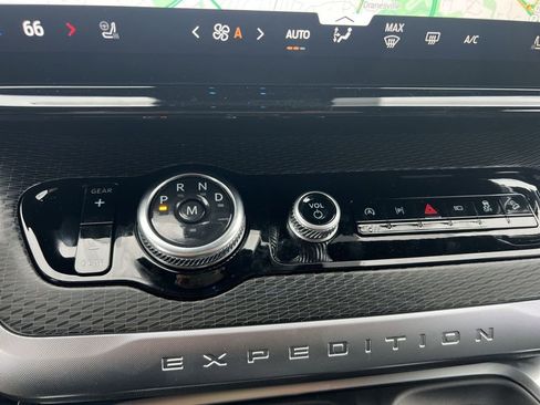 New 2025 Ford Expedition Max Platinum w/ Stealth Performance Package image 22