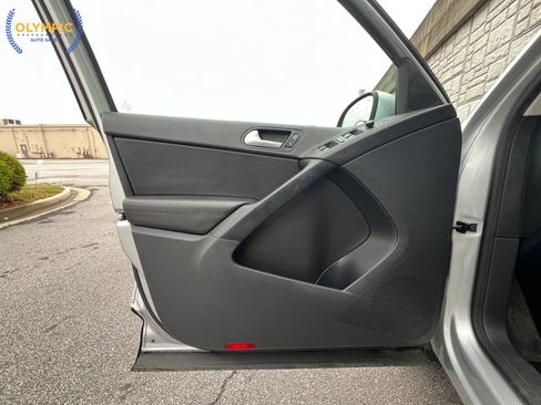 Used 2017 Volkswagen Tiguan S FWD image 43