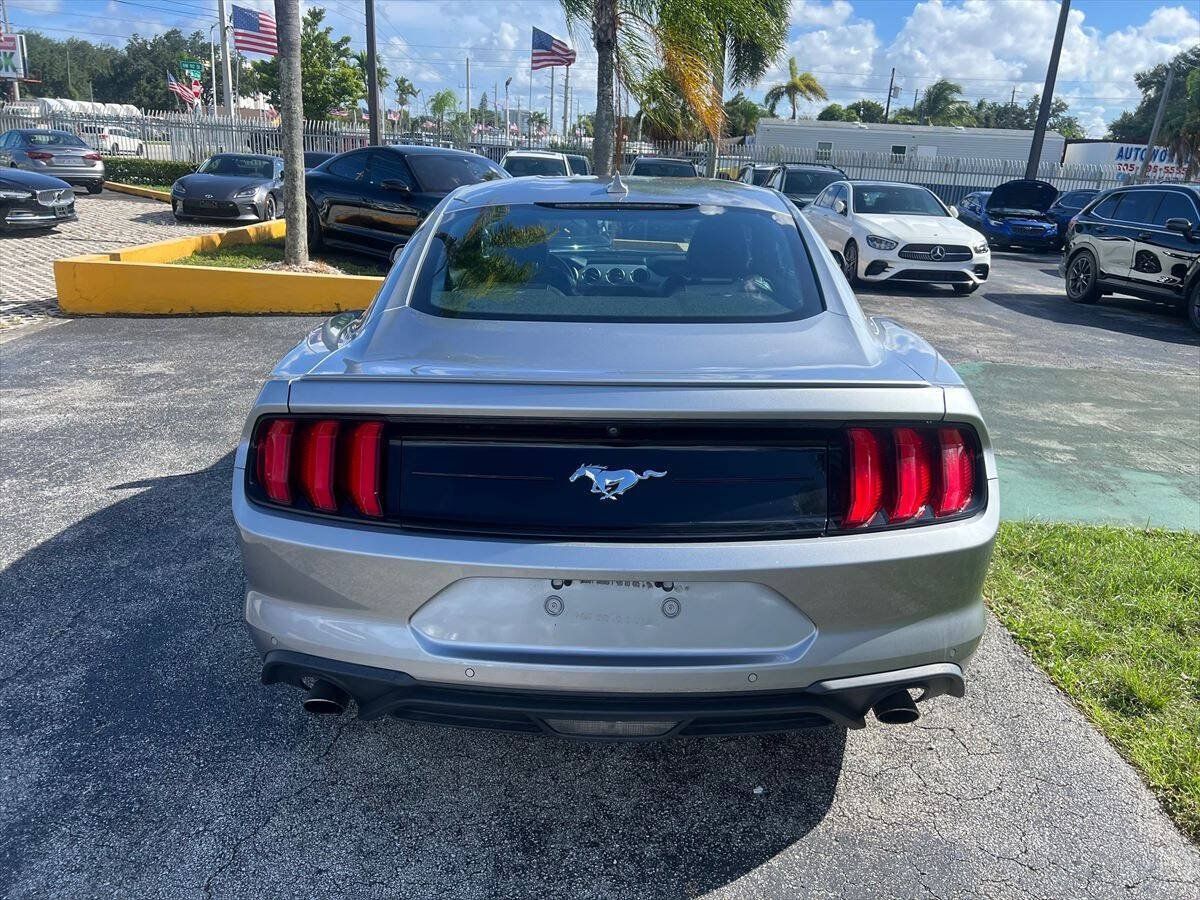 Used 2022 Ford Mustang Premium RWD image 6
