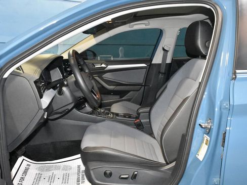 Used 2025 Volkswagen Jetta SE FWD image 7