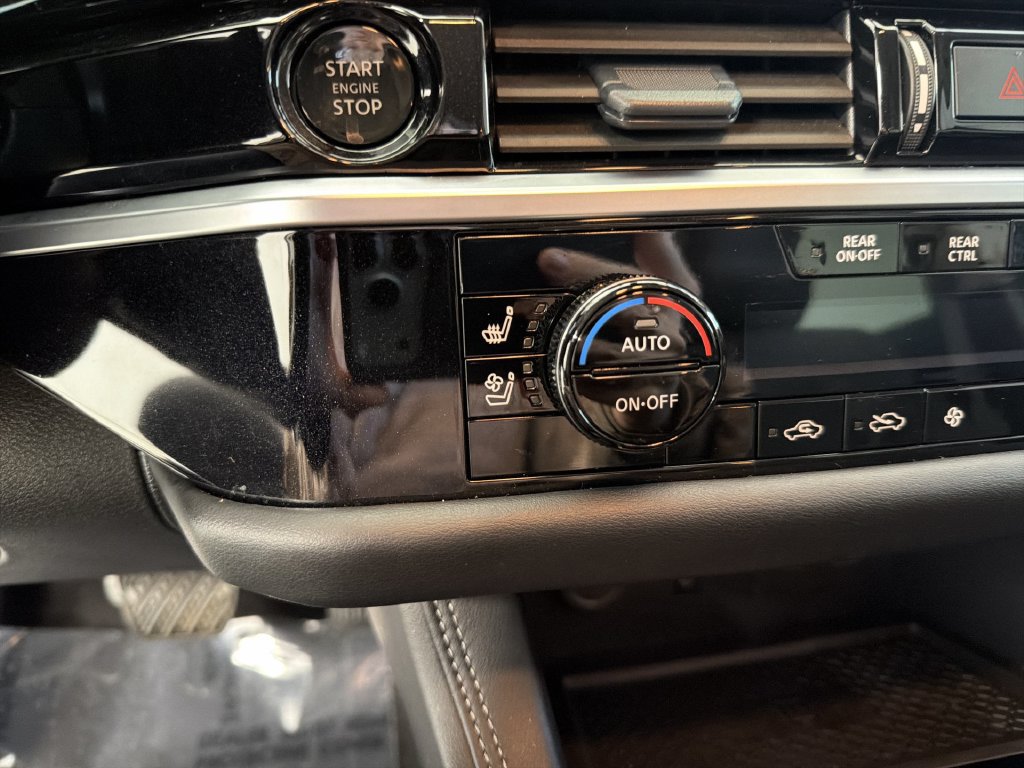 Certified 2025 Nissan Pathfinder Platinum w/ Lighting Package (N93) FWD image 35
