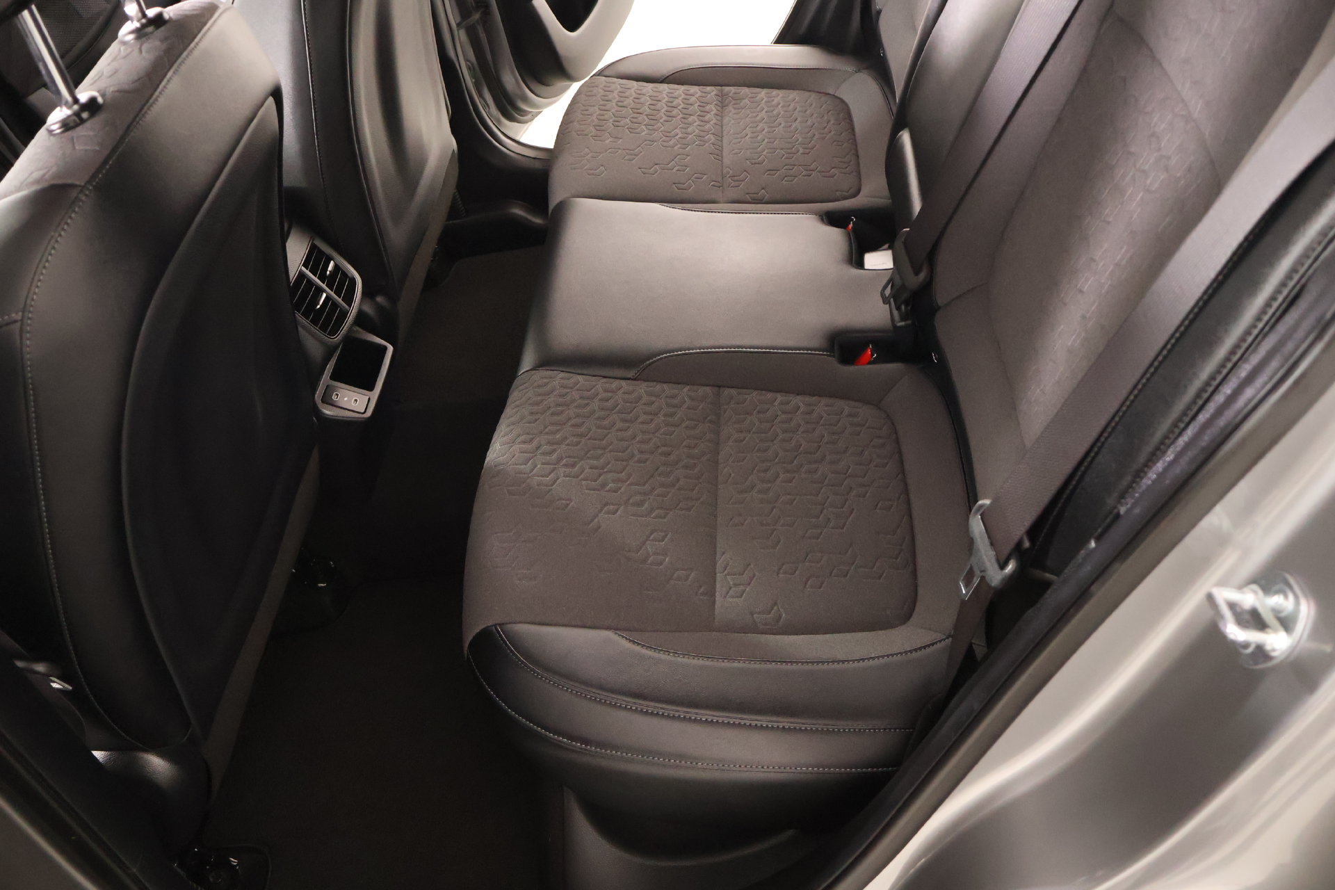 Used 2025 Kia Seltos S FWD image 12