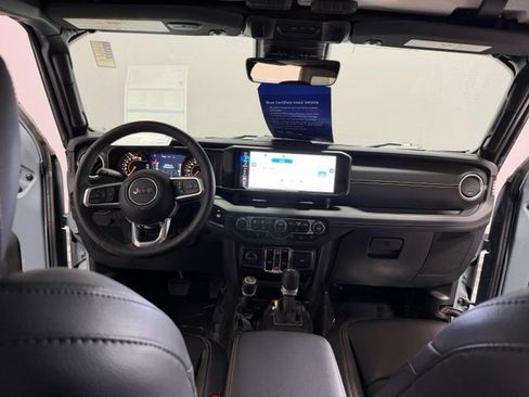 Used 2024 Jeep Wrangler Unlimited Sahara w/ Technology Group AWD/4WD image 31