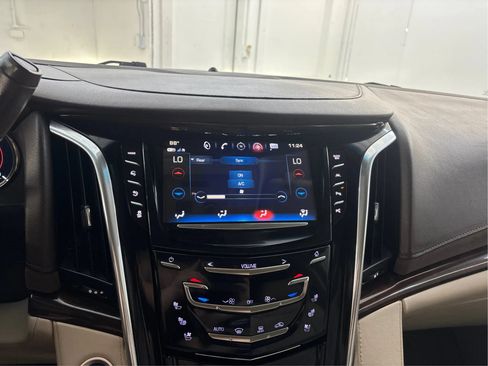 Used 2017 Cadillac Escalade Premium Luxury AWD/4WD image 37