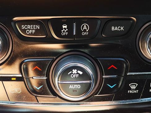 Used 2017 Jeep Cherokee Latitude w/ Comfort/Convenience Group image 46