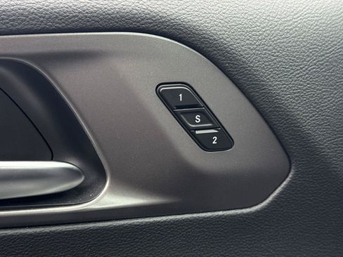 Used 2025 Chrysler Pacifica Select FWD image 17