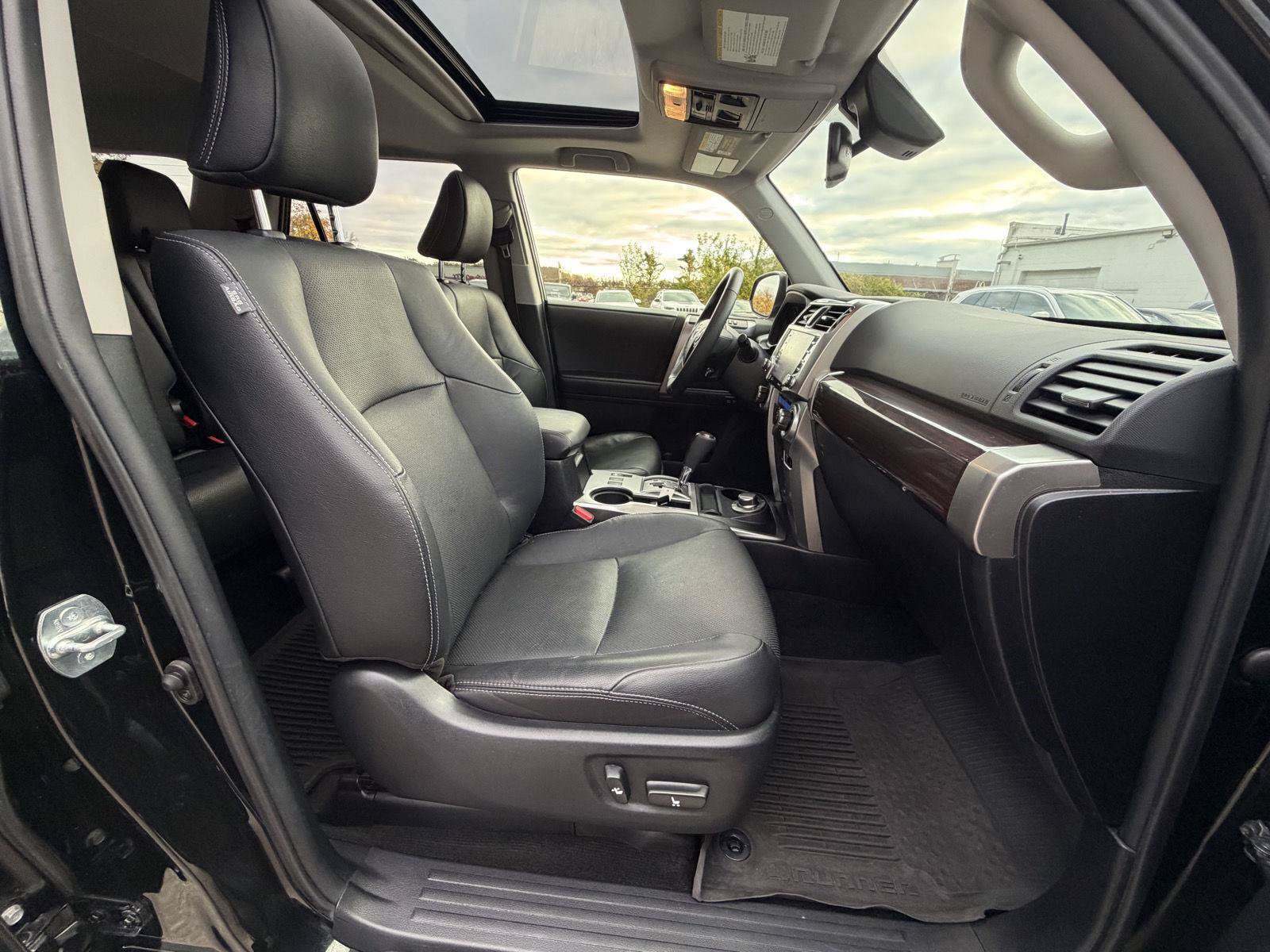 Used 2022 Toyota 4Runner Limited AWD/4WD image 29