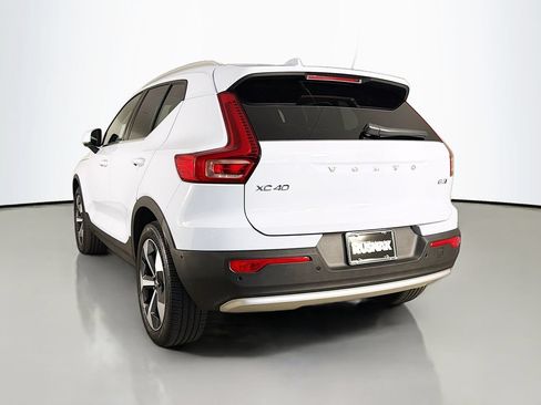 Used 2025 Volvo XC40 B5 Plus AWD/4WD image 5