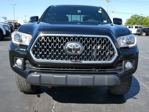 Used 2019 Toyota Tacoma TRD Off-Road w/ Technology Package AWD/4WD image 9