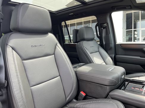 New 2026 GMC Yukon XL Denali w/ Denali Reserve Package AWD/4WD image 19