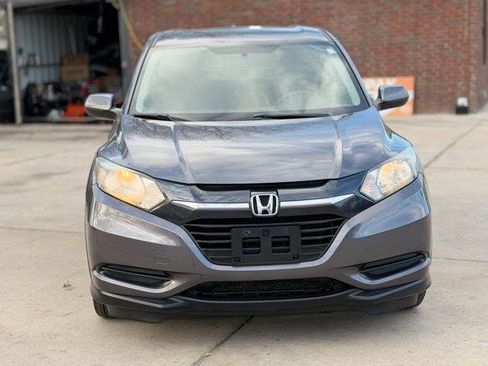 Used 2017 Honda HR-V LX image 2