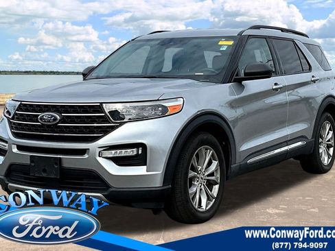 Used 2022 Ford Explorer XLT w/ Equipment Group 202A image 2