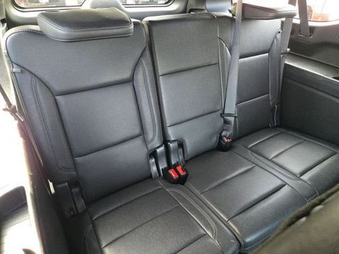 Used 2023 Chevrolet Suburban Z71 w/ Luxury Package AWD/4WD image 19