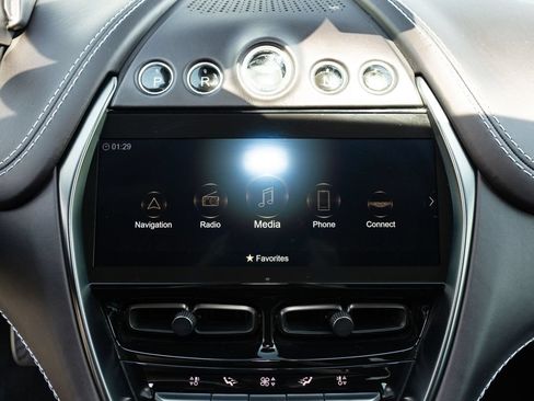 Used 2022 Aston Martin DBX AWD/4WD image 38