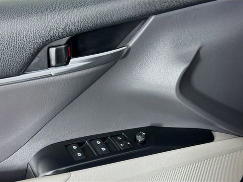 Used 2019 Toyota Camry L image 23