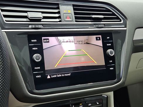 Certified 2024 Volkswagen Tiguan SE R-Line w/ MDO Package, Three-Row FWD image 18