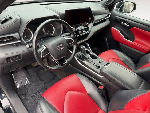 Used 2023 Toyota Highlander L image 16