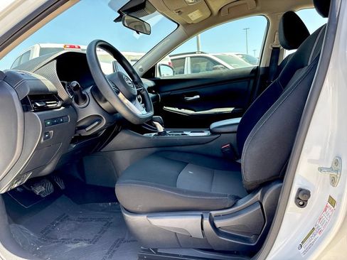 Used 2024 Nissan Sentra SV FWD image 11