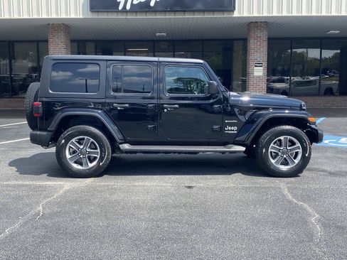 Used 2021 Jeep Wrangler Unlimited Sahara AWD/4WD image 2