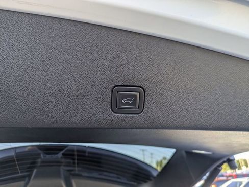 Used 2023 Cadillac XT6 Premium Luxury w/ Technology Package image 29