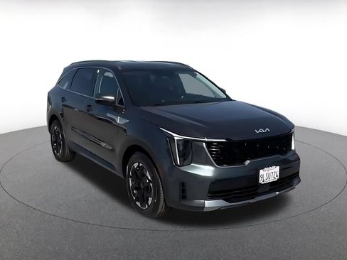 Used 2024 Kia Sorento S FWD image 4