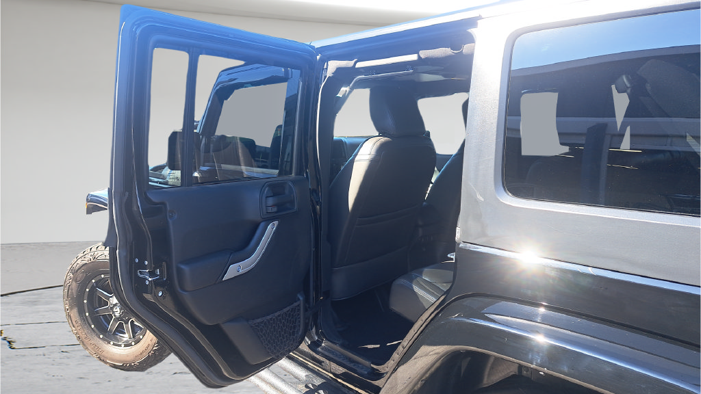 Used 2015 Jeep Wrangler Unlimited Sahara w/ Max Tow Package AWD/4WD image 10