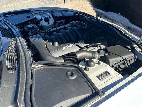 Used 1998 Jaguar XK8 Convertible RWD image 15