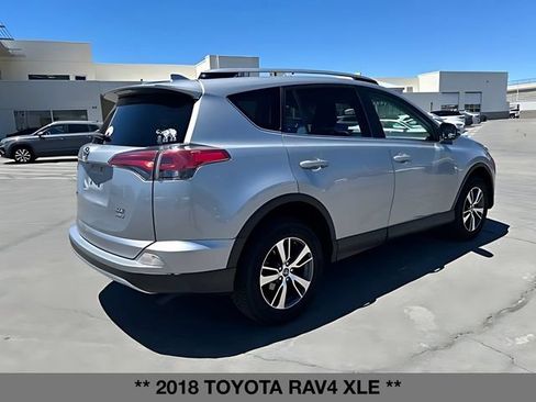 Used 2018 Toyota RAV4 XLE AWD/4WD image 3